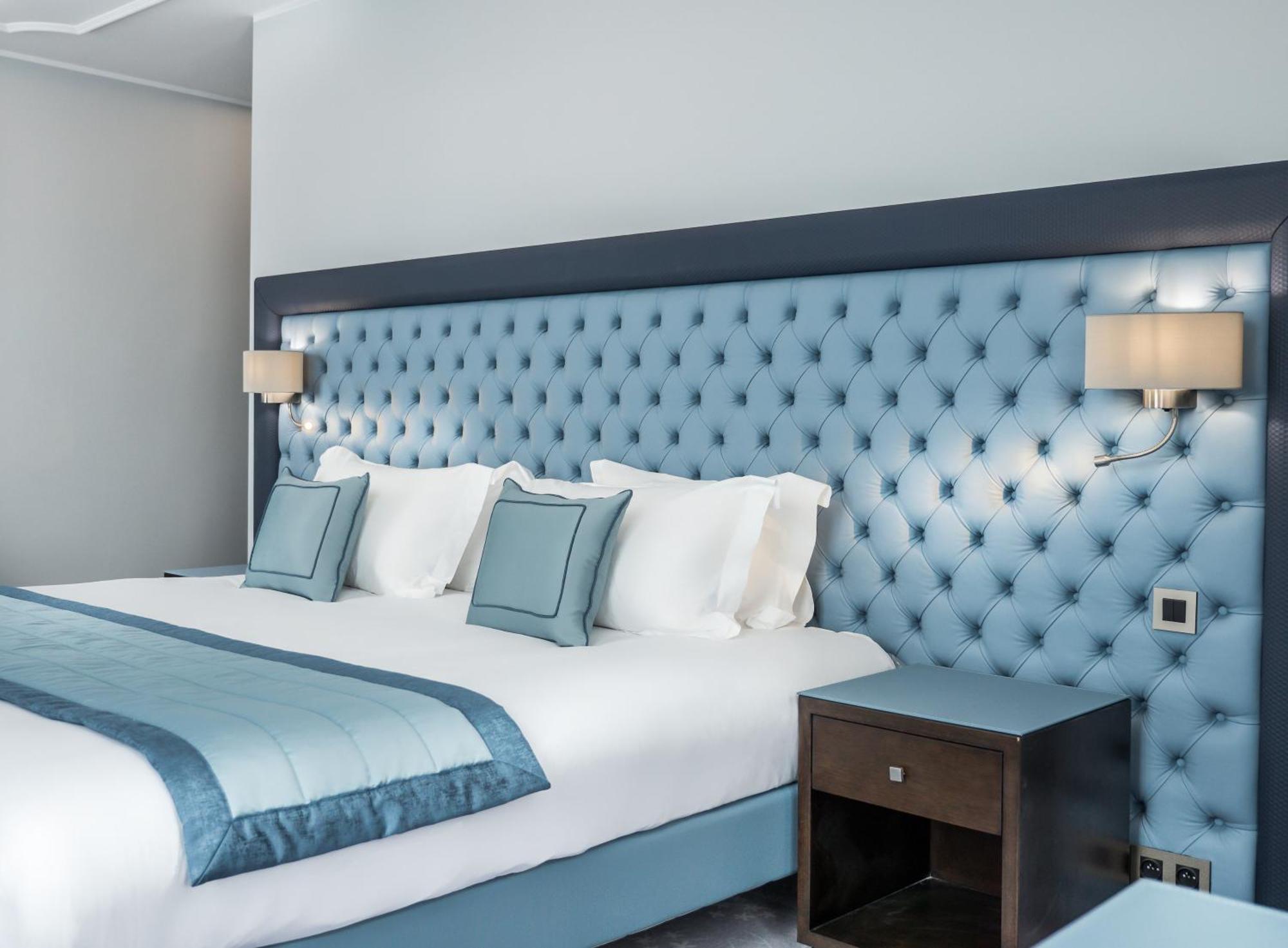 Genesis Hotel 5*